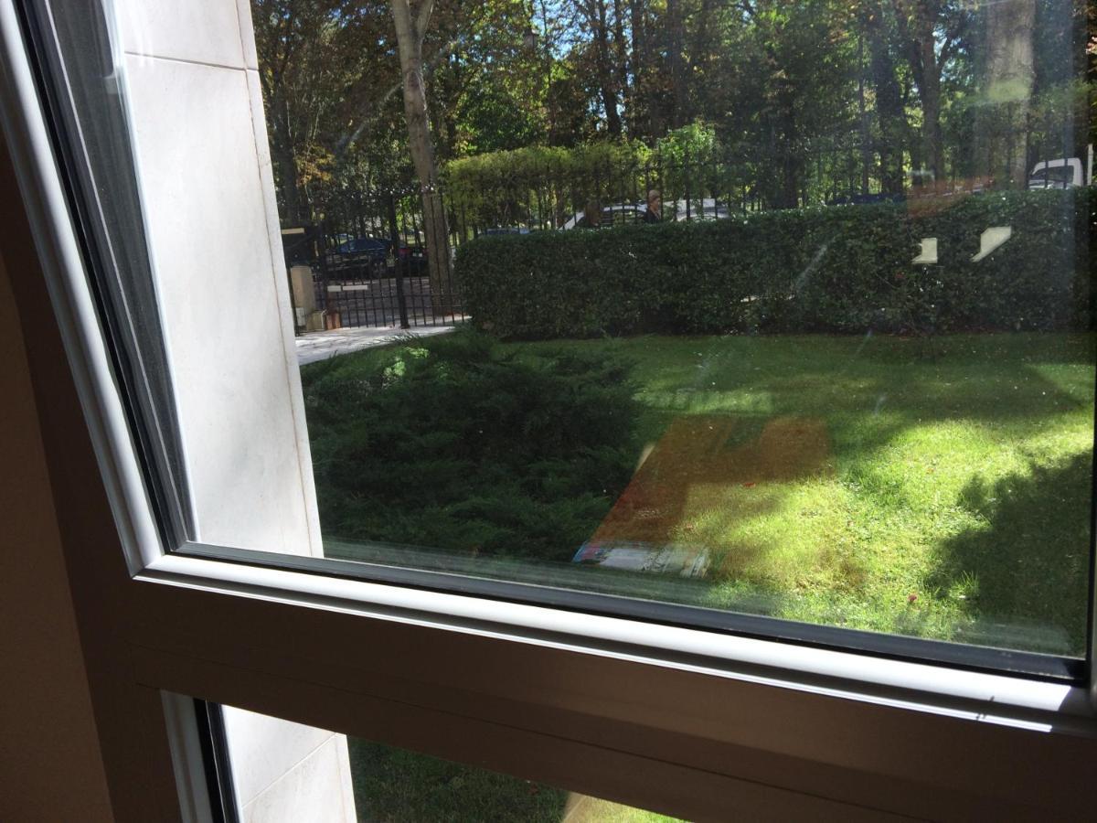 Tres Beau Studio Neuilly-sur-Seine Exterior foto